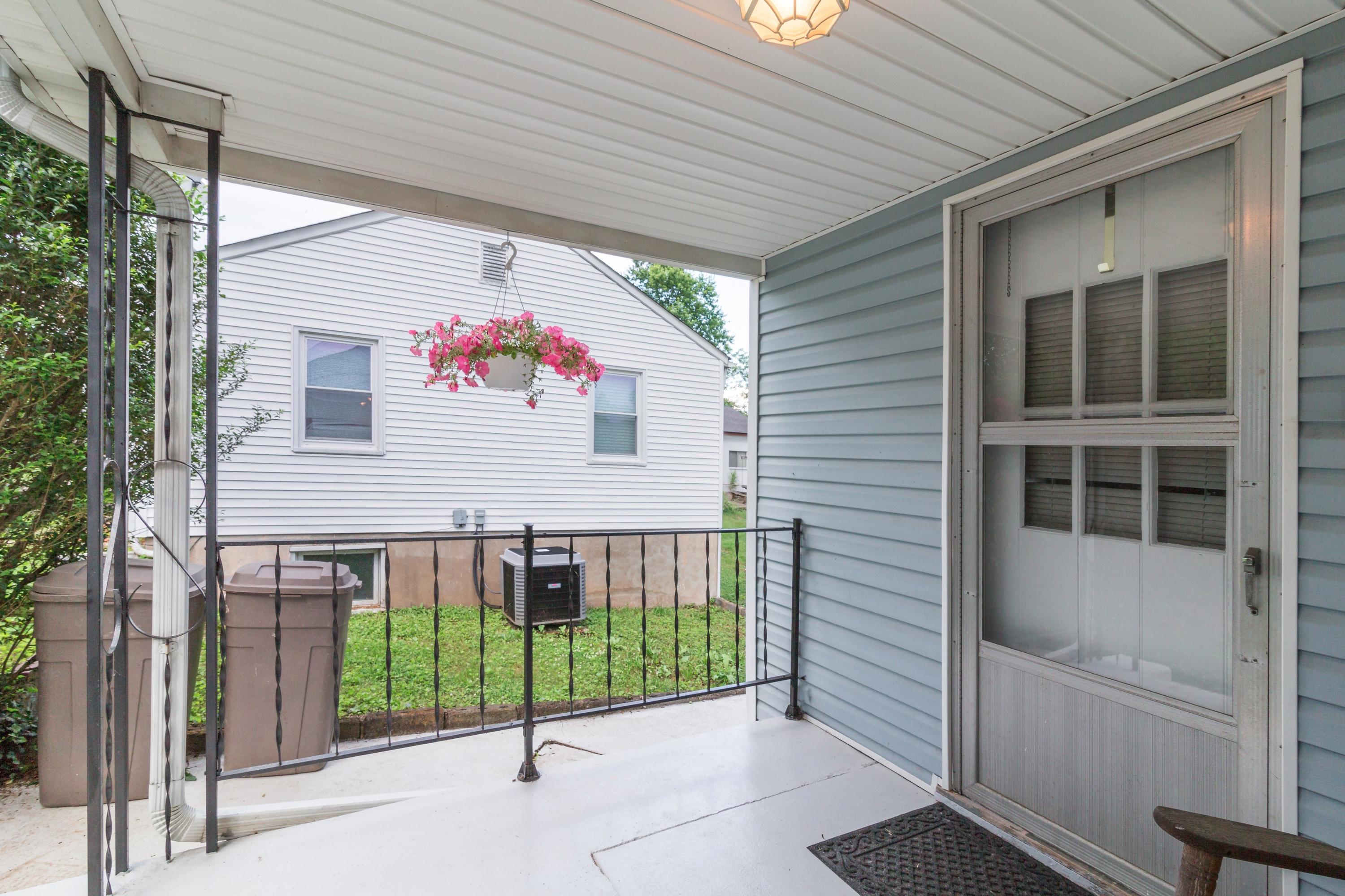 221 Highland Road Vinton, VA 24179 - Photo 4 of 19 004-238483-4-221 highland rd-19_5273285
