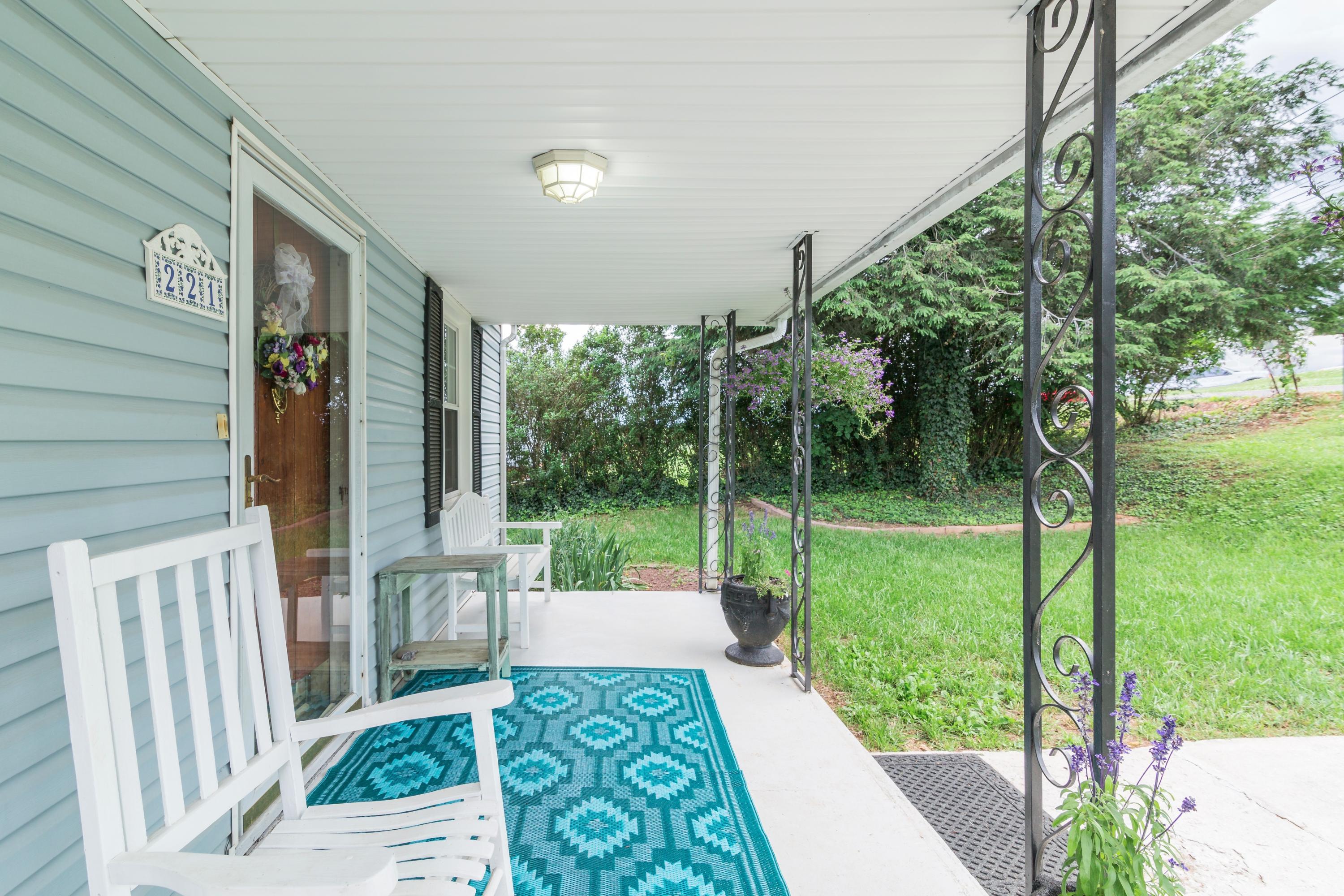 221 Highland Road Vinton, VA 24179 - Photo 5 of 19 005-238483-5-221 highland rd-20_5273286