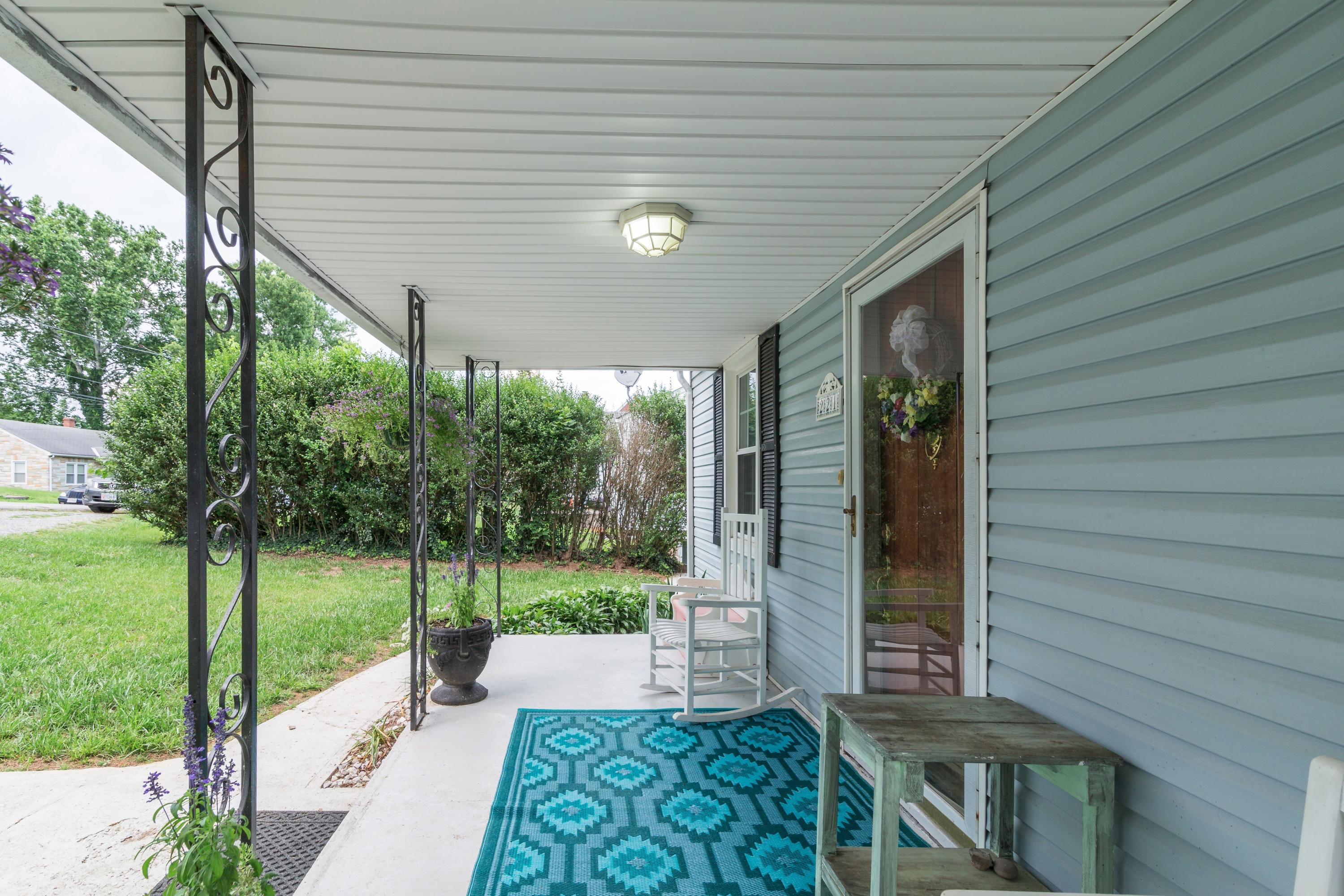 221 Highland Road Vinton, VA 24179 - Photo 6 of 19 006-238483-6-221 highland rd-21_5273287