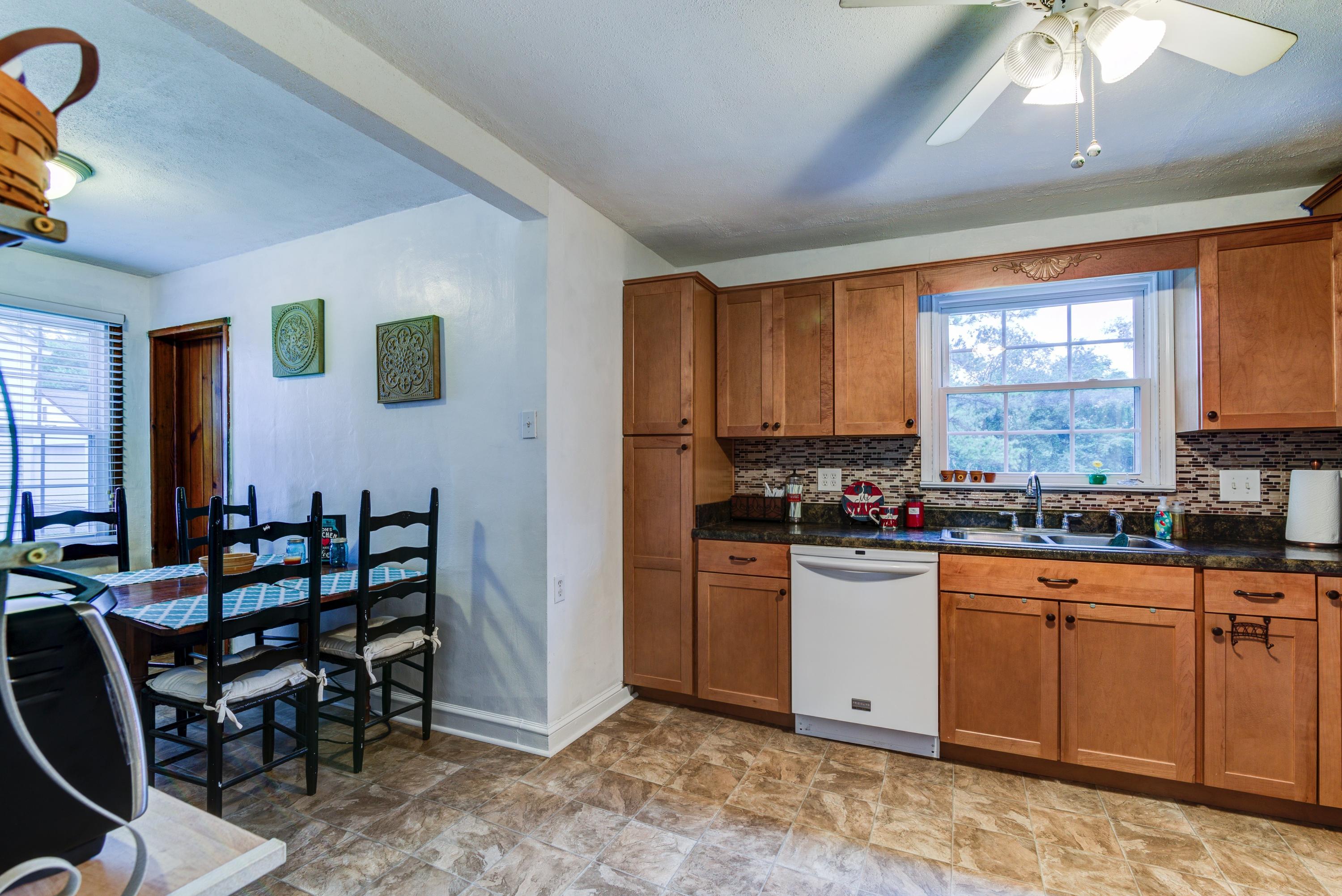 221 Highland Road Vinton, VA 24179 - Photo 8 of 19 008-238483-15-221 highland rd-8_5273300