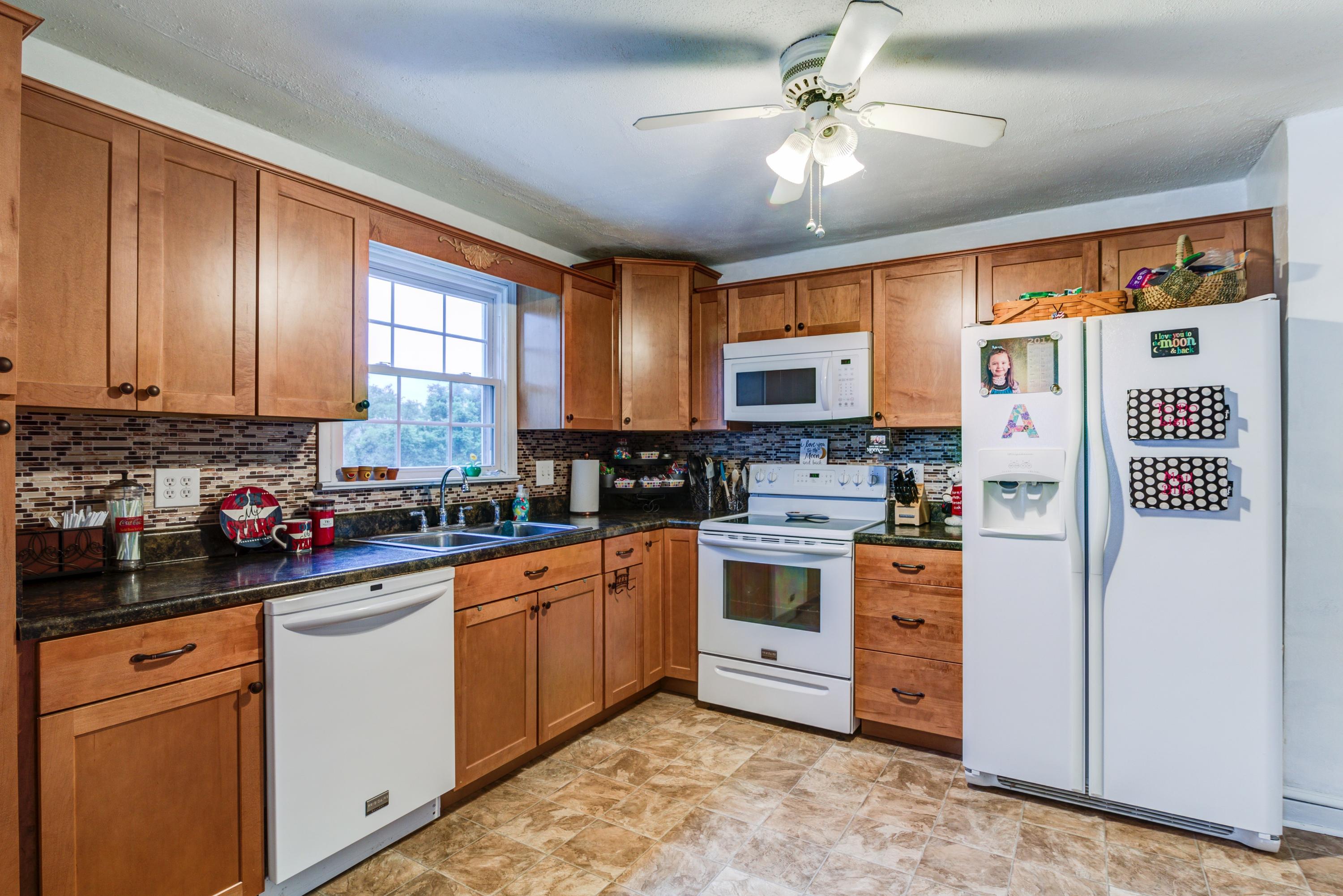 221 Highland Road Vinton, VA 24179 - Photo 9 of 19 009-238483-16-221 highland rd-9_5273302