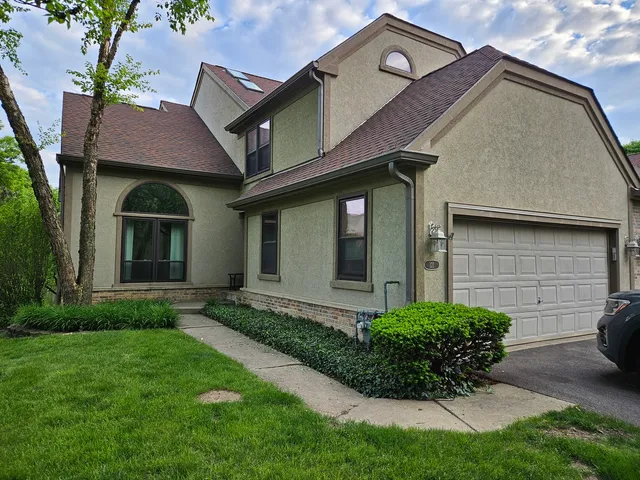 $465,000 | 121 Chatsworth Circle, Schaumburg, IL 60194