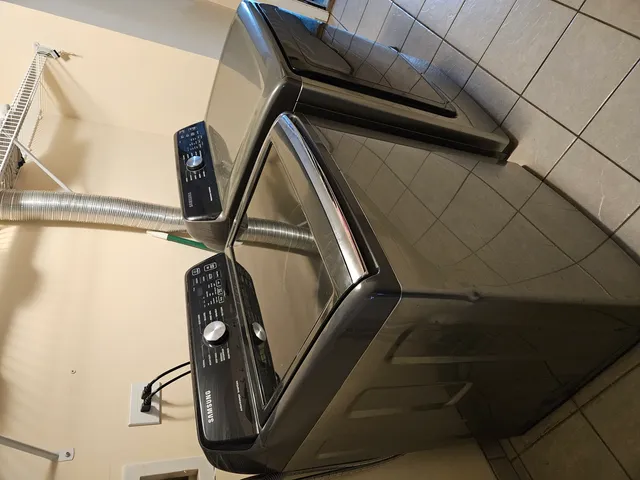 $465,000 | 121 Chatsworth Circle, Schaumburg, IL 60194