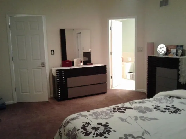 $465,000 | 121 Chatsworth Circle, Schaumburg, IL 60194