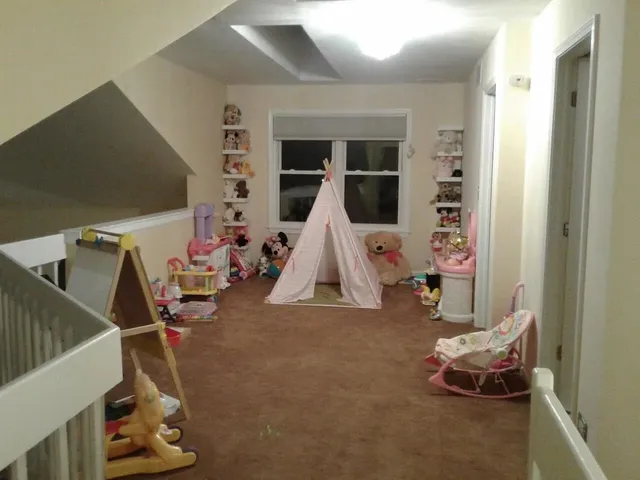 $465,000 | 121 Chatsworth Circle, Schaumburg, IL 60194