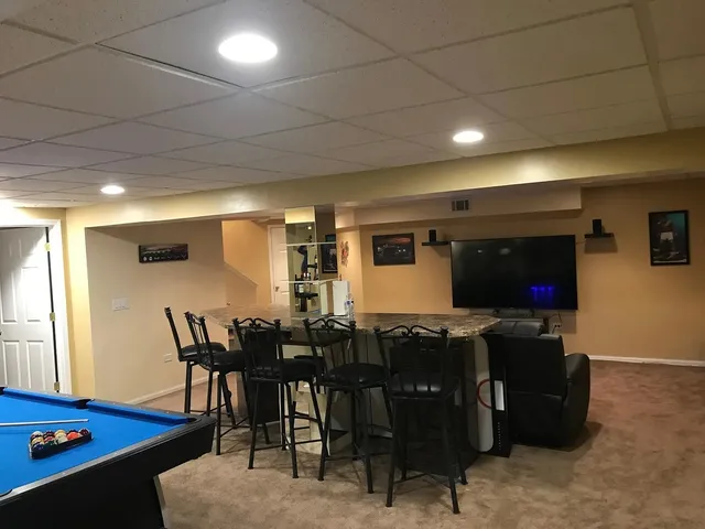 $465,000 | 121 Chatsworth Circle, Schaumburg, IL 60194