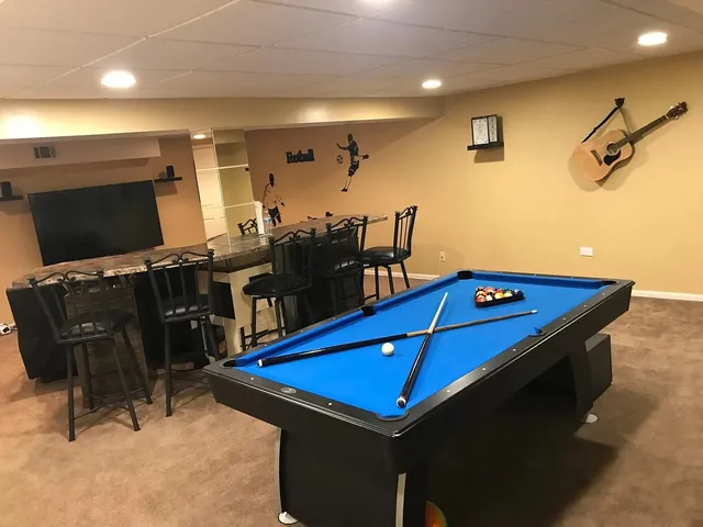 $465,000 | 121 Chatsworth Circle, Schaumburg, IL 60194