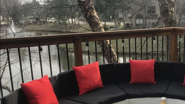 $465,000 | 121 Chatsworth Circle, Schaumburg, IL 60194