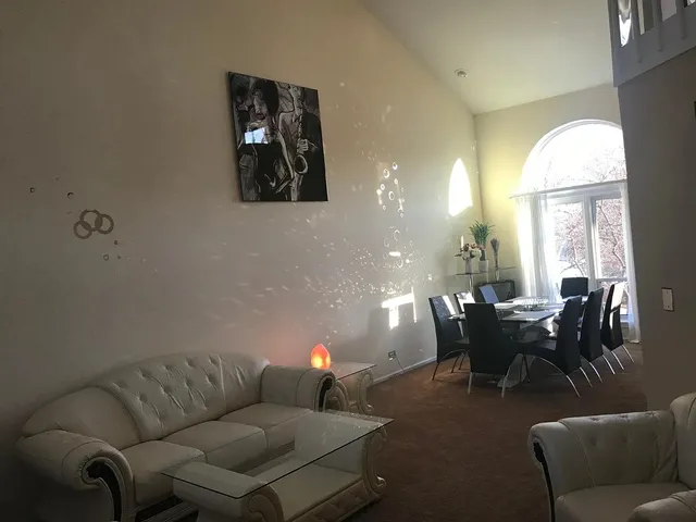 $465,000 | 121 Chatsworth Circle, Schaumburg, IL 60194