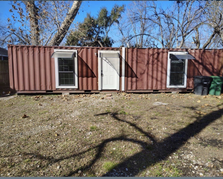 7509 Touchstone Street, Unit B Houston, TX 77028 - Photo 2 of 10 a view of a backyard with blue wall