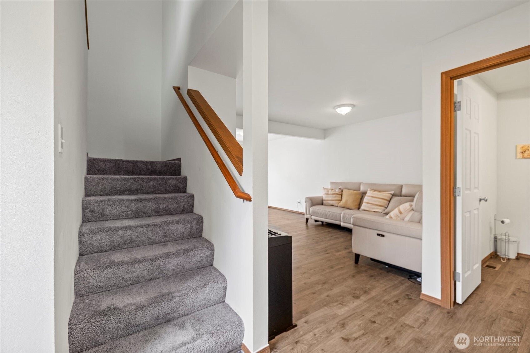 306 Poppy Road, Unit A Bothell, WA 98012 - Photo 3 of 33