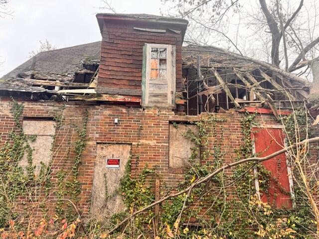 866 Floyd Street Gary, IN 46403 - Photo 2 of 7 a view of a house with a door