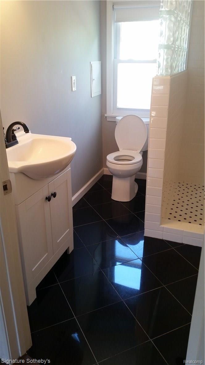 1761 Hampton Road Grosse Pointe, MI 48236 - Photo 20 of 43 20160608_111100.jpg