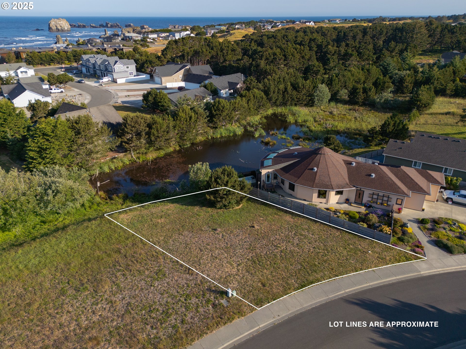 2745 Lincoln Avenue Bandon, OR 97411 - Photo 3 of 8