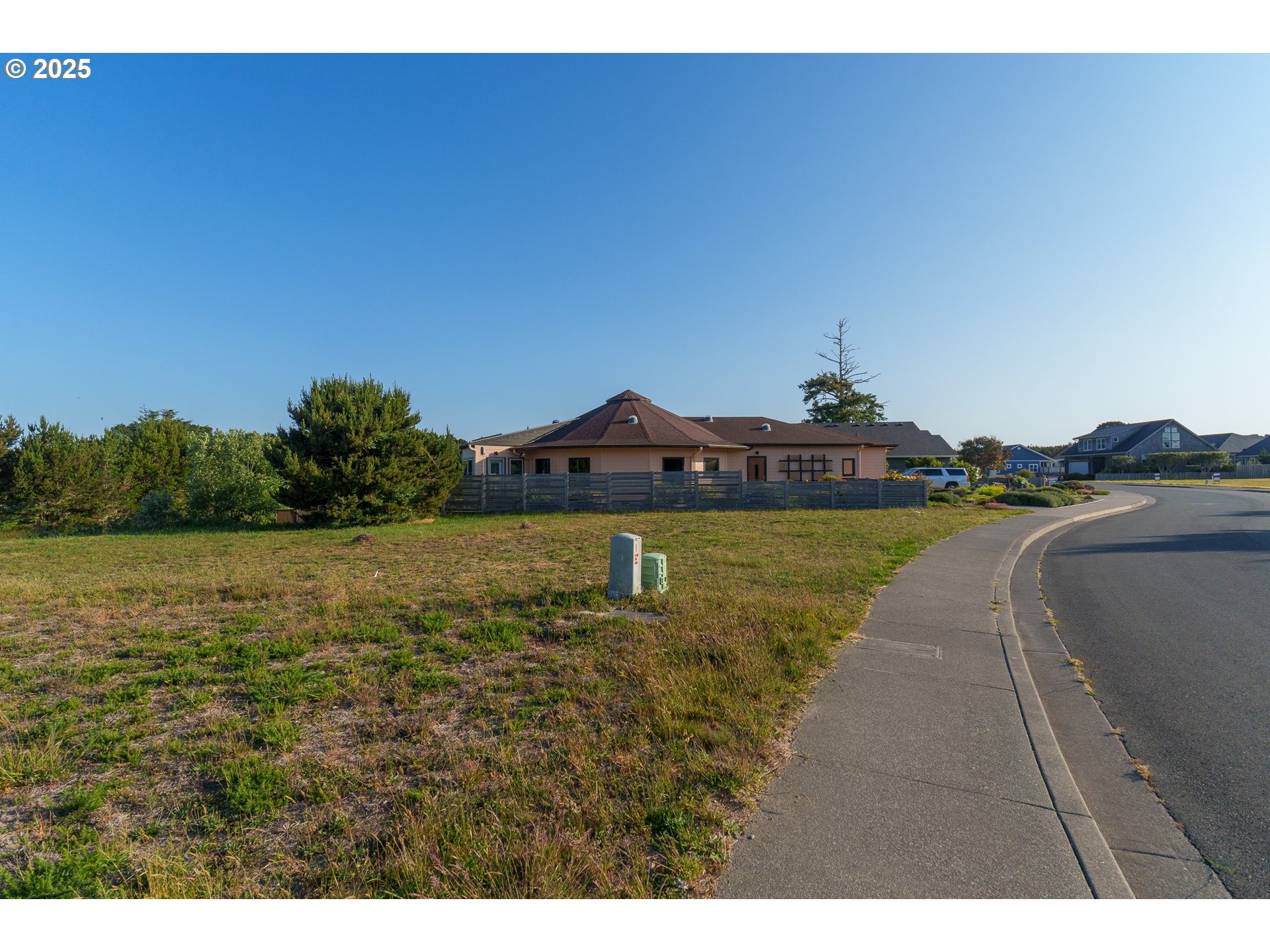 2745 Lincoln Avenue Bandon, OR 97411 - Photo 5 of 8