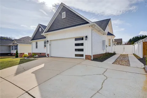 $319,900 | 7 Fitzpatrick Court, Fountain Inn, SC 29644