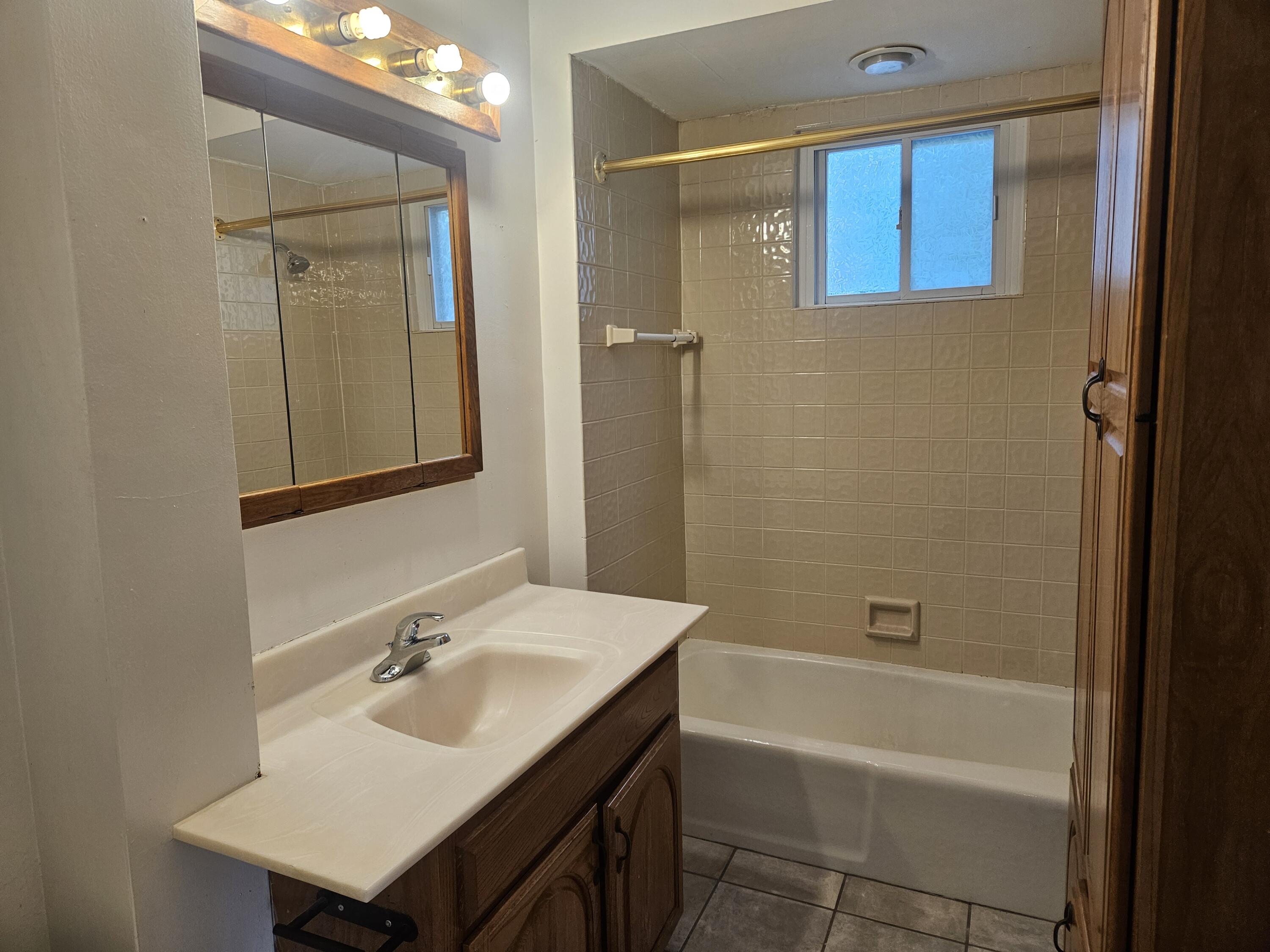 1826 St Clair Street Racine, WI 53402 - Photo 13 of 15 Lower bath
