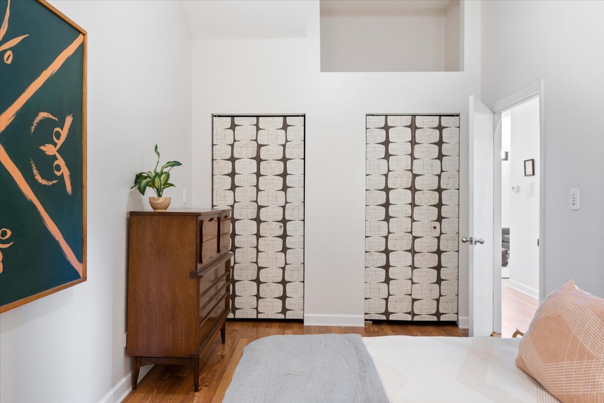 2001 West Ohio Street, Unit 1N Chicago, IL 60612 - Photo 11 of 13 a view of entryway with wooden floor