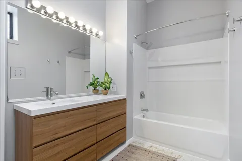$285,000 | 2001 West Ohio Street, Unit 1N, Chicago, IL 60612