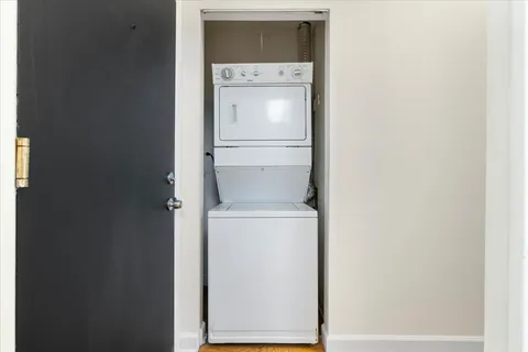$285,000 | 2001 West Ohio Street, Unit 1N, Chicago, IL 60612
