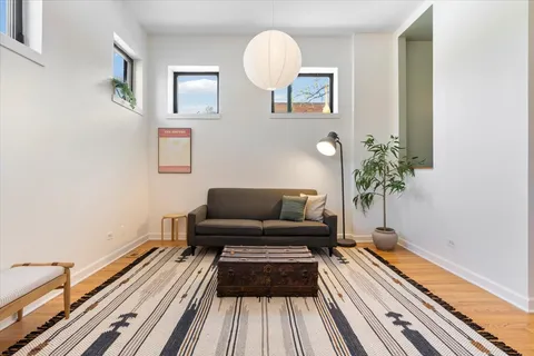 $285,000 | 2001 West Ohio Street, Unit 1N, Chicago, IL 60612