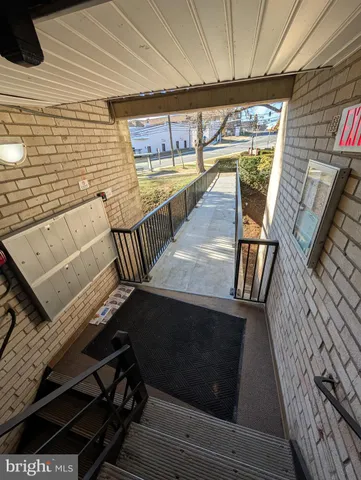 $1,990 | 12201 Braxfield Court, Unit 12, Rockville, MD 20852