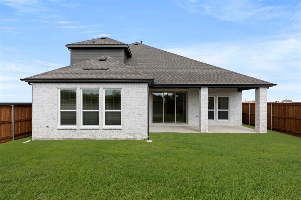 2391 Bell Way Forney, TX 75126 - Photo 30 of 36 19. 2391 Bell - Bath (2)