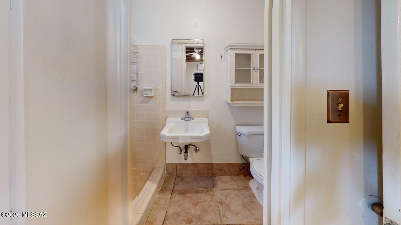 3564 East Kleindale Road, Unit C Tucson, AZ 85716 - Photo 9 of 10 3564-e-kleindale-rd-unit-c-bathroom
