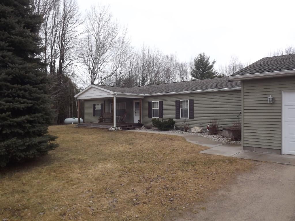 3281 West Birchwood Road Cheboygan, MI 49721 - Photo 7 of 66 Gallery Image 7