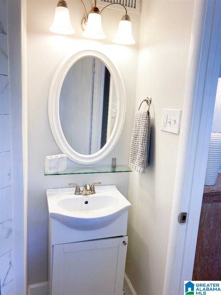 1012 Queensbury Road Birmingham, AL 35209 - Photo 16 of 23