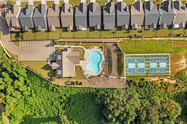 a view of a lake in middle of a city