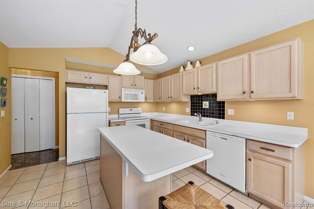 35595 Court Ridge Court Farmington Hills, MI 48335 - Photo 13 of 39