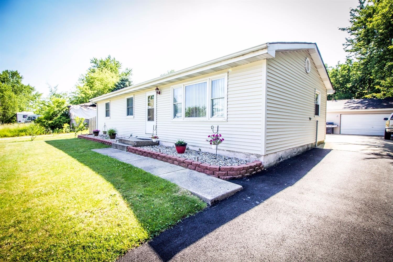 766 Acadia Road Valparaiso, IN 46385 - Photo 2 of 10 1500x999