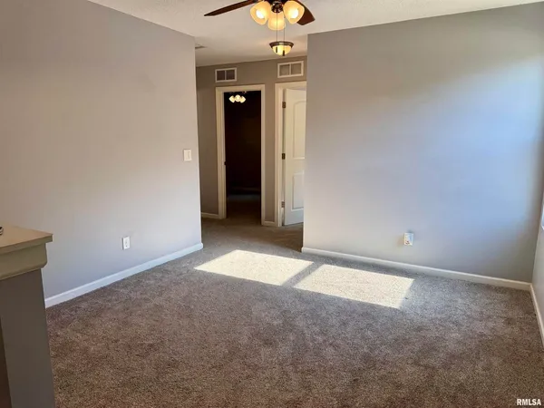 $2,100 | 4432 North Michigan Avenue, Davenport, IA 52806