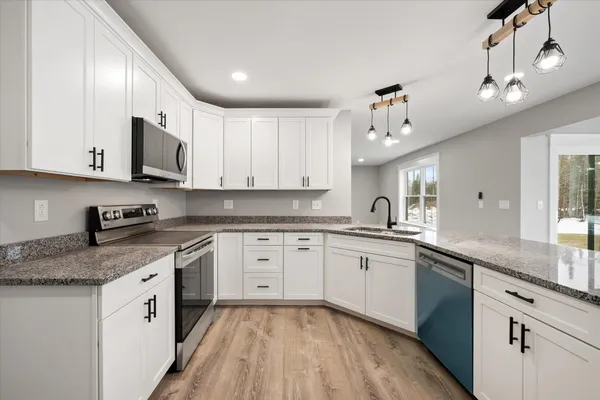 $599,900 | 673 Streamside Avenue, Hermon, ME 04401