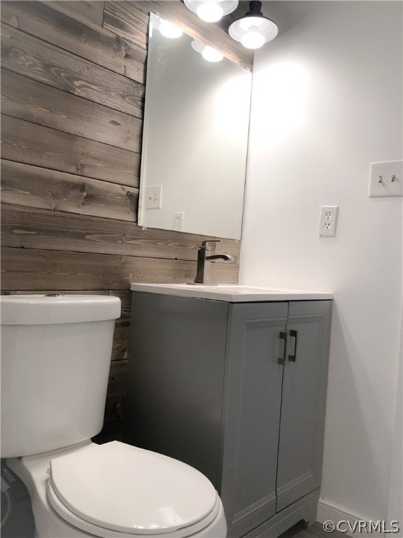 14100 South Hackberry Road Chester, VA 23836 - Photo 31 of 42 a bathroom with a toilet a sink and shower