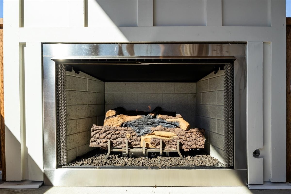 795 Jason Chapel Road Dickson, TN 37055 - Photo 30 of 35 a room with a fireplace