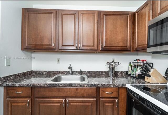 185 Normandy Lane, Unit D Delray Beach, FL 33484 - Photo 3 of 62 185 Normandy D-Updated Kitchen