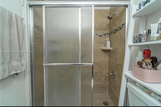 185 Normandy Lane, Unit D Delray Beach, FL 33484 - Photo 9 of 62 Primary Shower