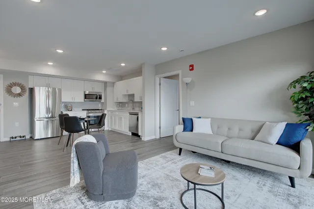 $2,900 | 258 Morris Avenue, Unit 418, Long Branch, NJ 07740