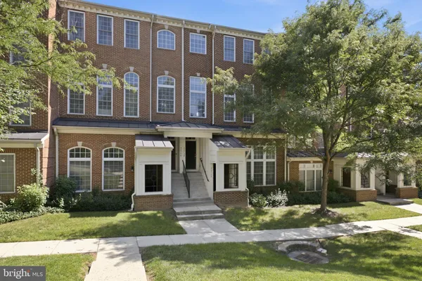$3,300 | 4473 B Beacon Grove Circle, Unit 804B, Fairfax, VA 22033