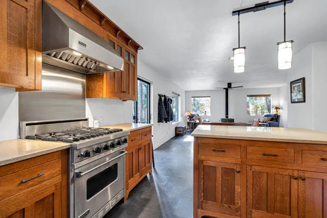 a view of a house with backyard and trees