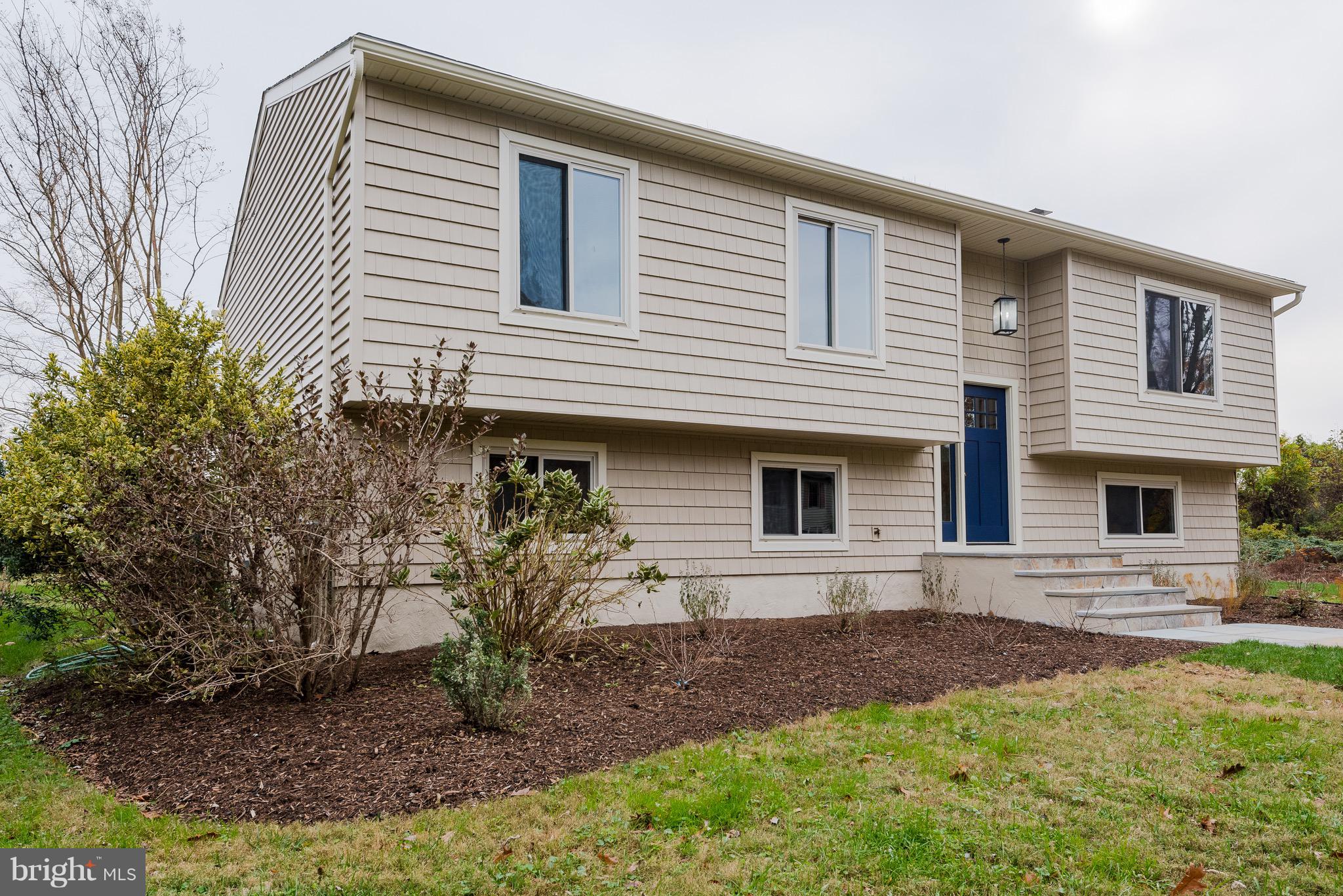 627 Truxton Road Annapolis, MD 21409 - Photo 3 of 48 a front view of a house with garden