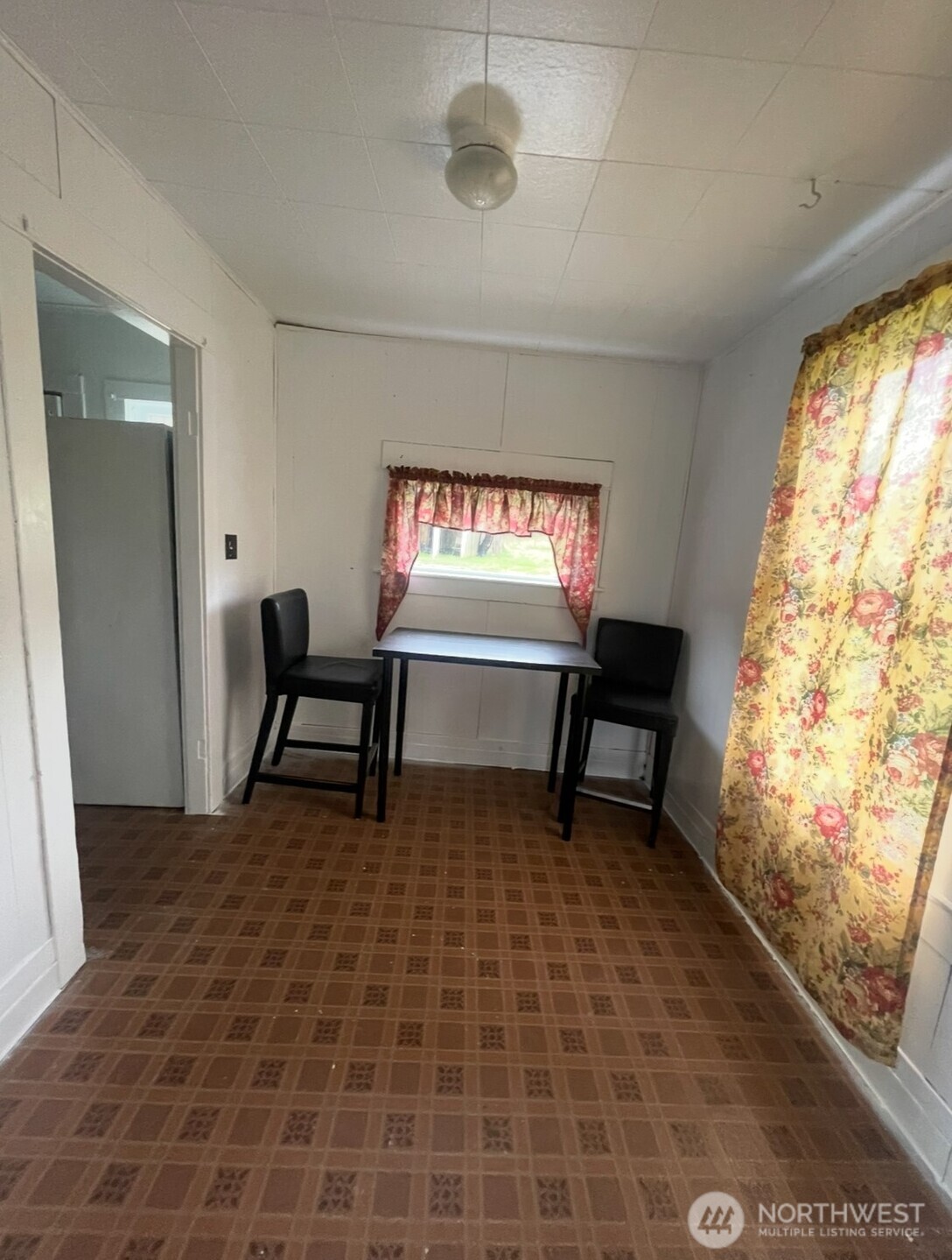 1024 SR 6 Raymond, WA 98577 - Photo 4 of 9 a living room with furniture and a window