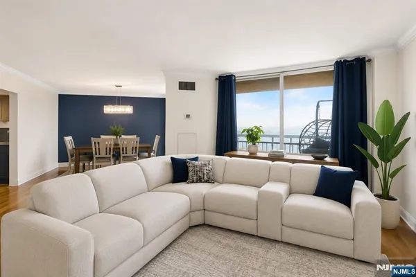 $470,000 | 1020 Harmon Cove Tower, Unit 1020, Secaucus, NJ 07094