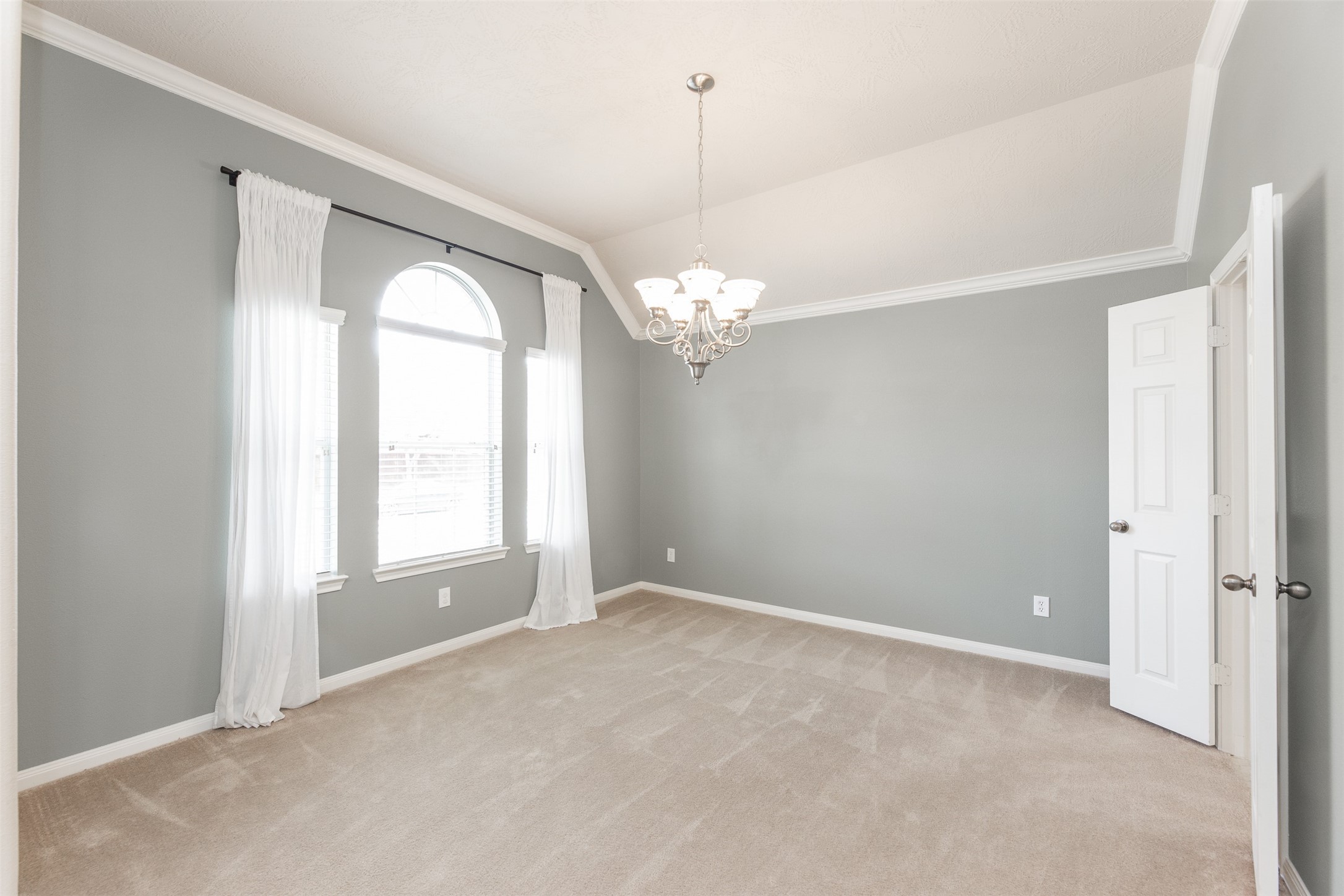25919 Pebble Terrane Lane Katy, TX 77494 - Photo 6 of 28 a view of empty room with window