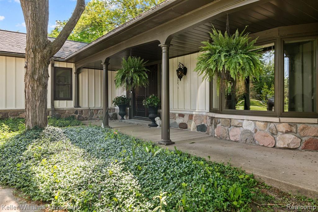 33770 Quaker Valley Road Farmington Hills, MI 48331 - Photo 5 of 31