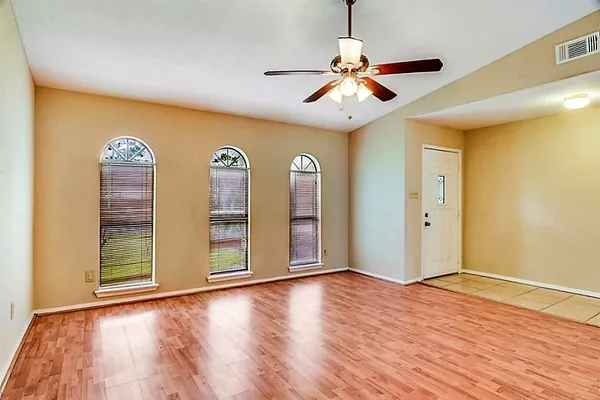 $1,700 | 6907 Tara Drive, Richmond, TX 77469