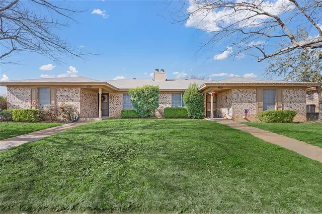 $495,000 | 2701 Hurstview Drive, Hurst, TX 76054