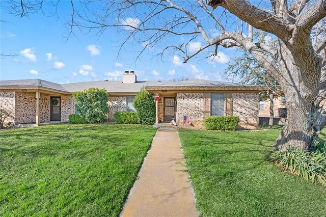 $495,000 | 2701 Hurstview Drive, Hurst, TX 76054
